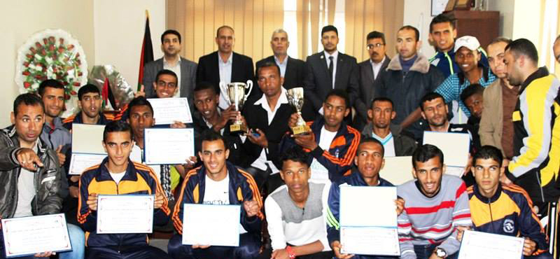 صورة جماعية للمكرمين
