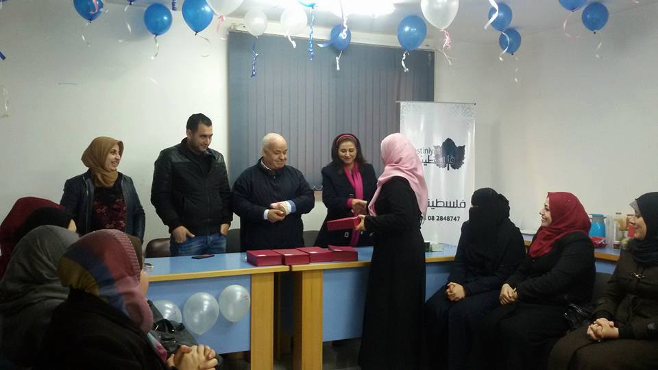 كرمت مؤسسة فلسطينيات 3 صحفيات من جريدة الرسالة شاركن في مسابقة ائتلاف امان للنزاهة والشفافية