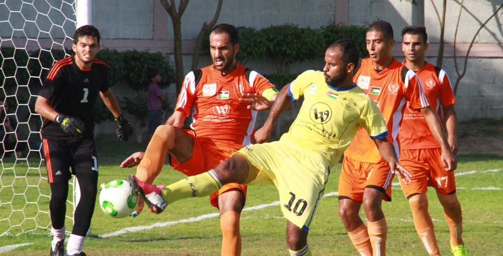 جانب من مباراة سابقة بين الفريقين