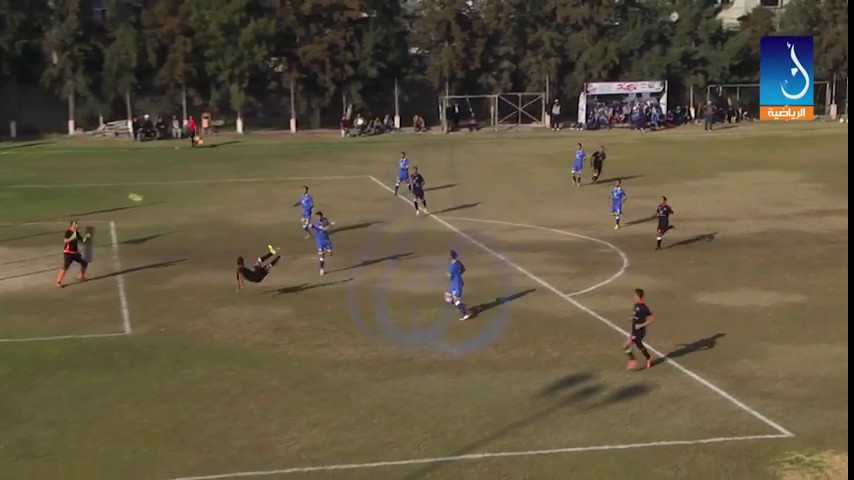 لحظة لعب الرخاوي للكرة بطريقة جميلة