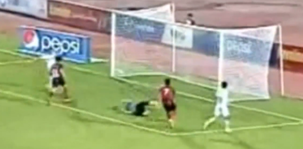 خالد قمر يهدر فرصة لا تعوض