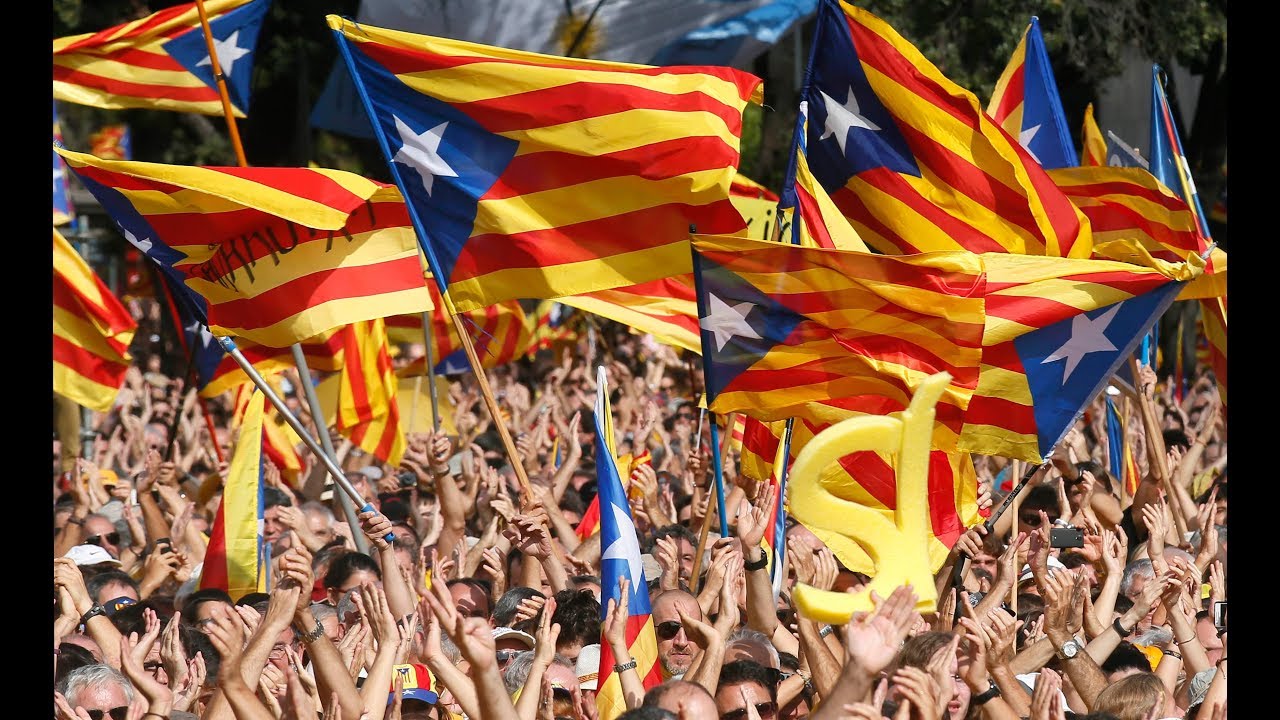 كتالونيا توقع وثيقة رمزية للانفصال وتدعو مدريد للحوار