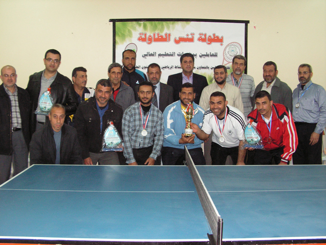 عاملو الإسلامية أبطالا لبطولة تنس الطاولة