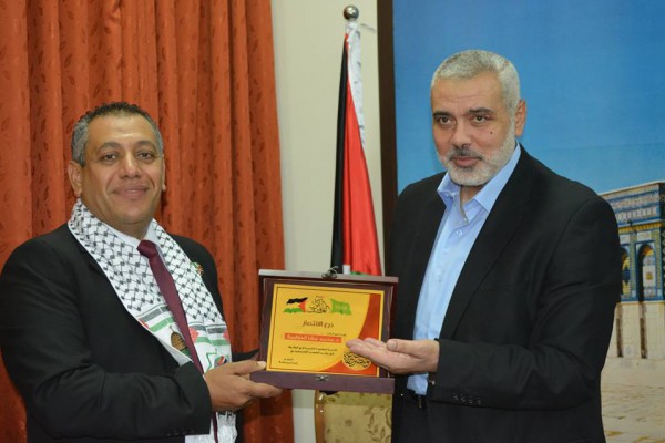 النائب الأردني محمد العشا الدوايمة ونائب رئيس المكتب السياسي لحماس اسماعيل هنية