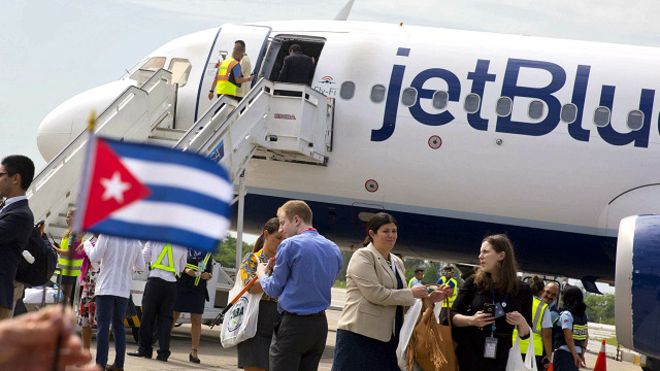 أول طائرة ركاب أمريكية تهبط في كوبا منذ نصف قرن