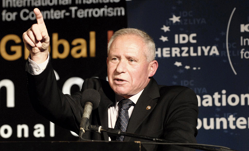 وزير الجبهة الداخلية (الإسرائيلية) آفي ديخت