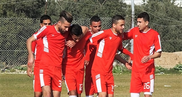 فرحة لاعبي خدمات البريج بالفوز