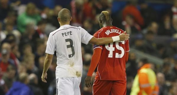 بالوتيلي خلال مباراة الريال