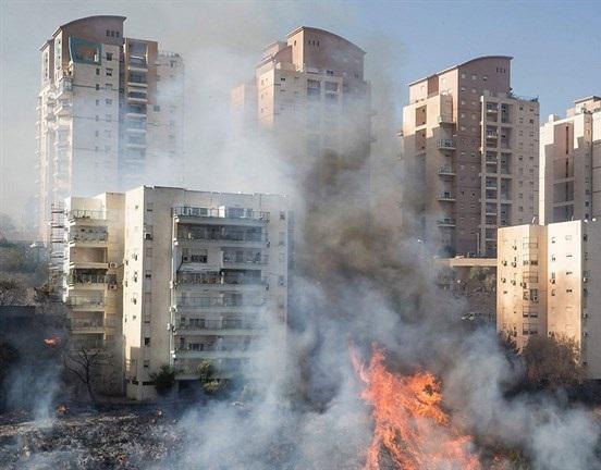 الاحتلال يعتقل 14 فلسطينيا بتهمة إشعال النيران