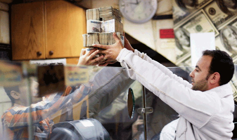 داخل احد البنوك في مصر 