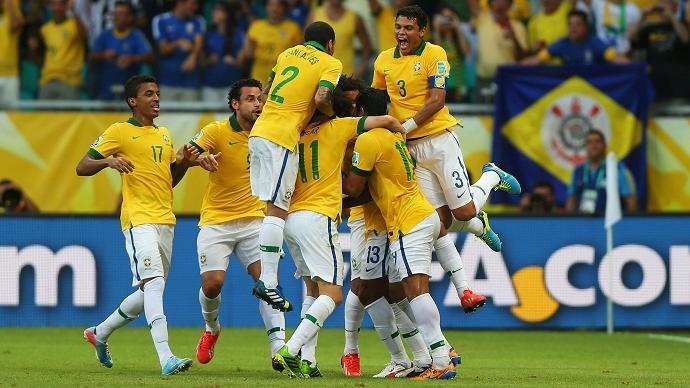 فرحة لاعبي البرازيل بالفوز الكبير على إيطاليا