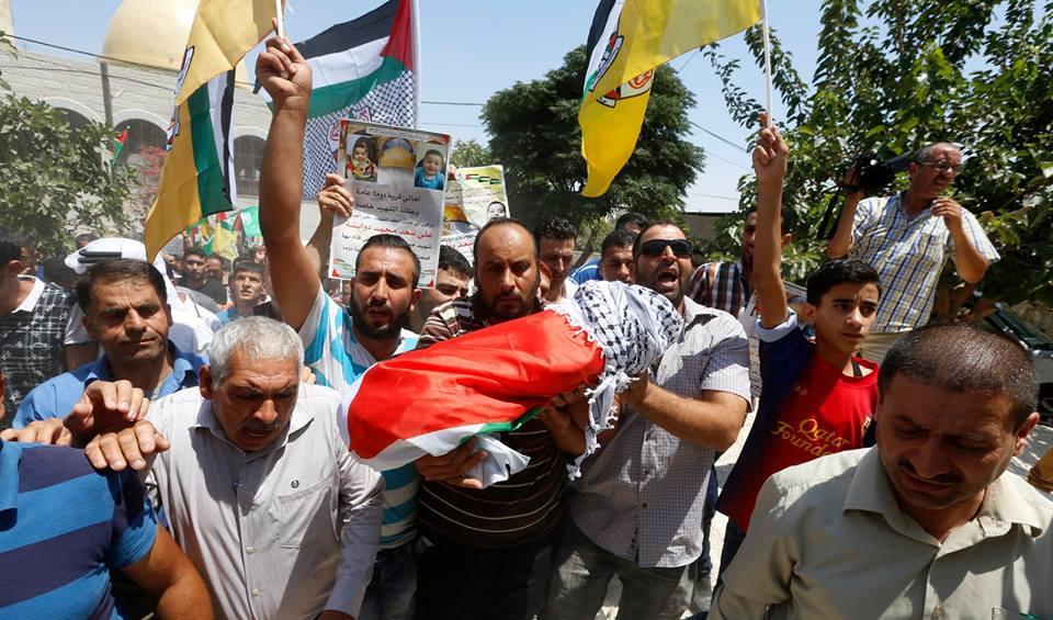تشييع جثمان الطفل دوابشة في دوما بمدينة نابلس