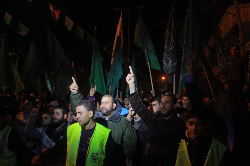 آلاف المواطنين في مسيرات رفض القرار المصري اعتبار حماس "إرهابية"