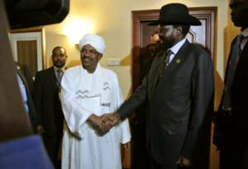 مصافحة بين "البشير" و"كير" تفتح بابا للمفاوضات