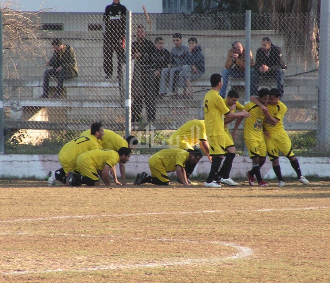 فرحة لاعبي العودة بهدف رامي البيوك