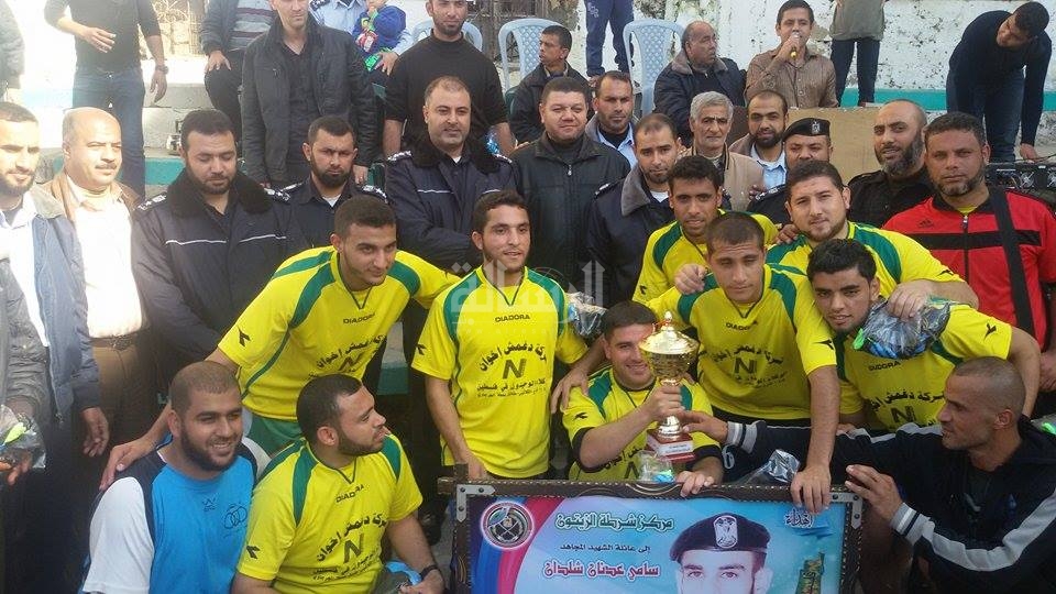 صورة جماعية للفائز باللقب
