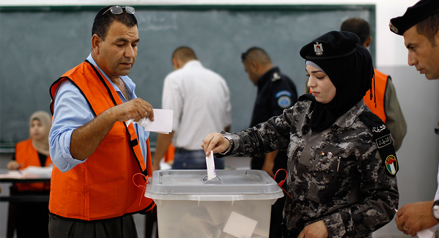 صورة من الانتخابات المحلية في الضفة 