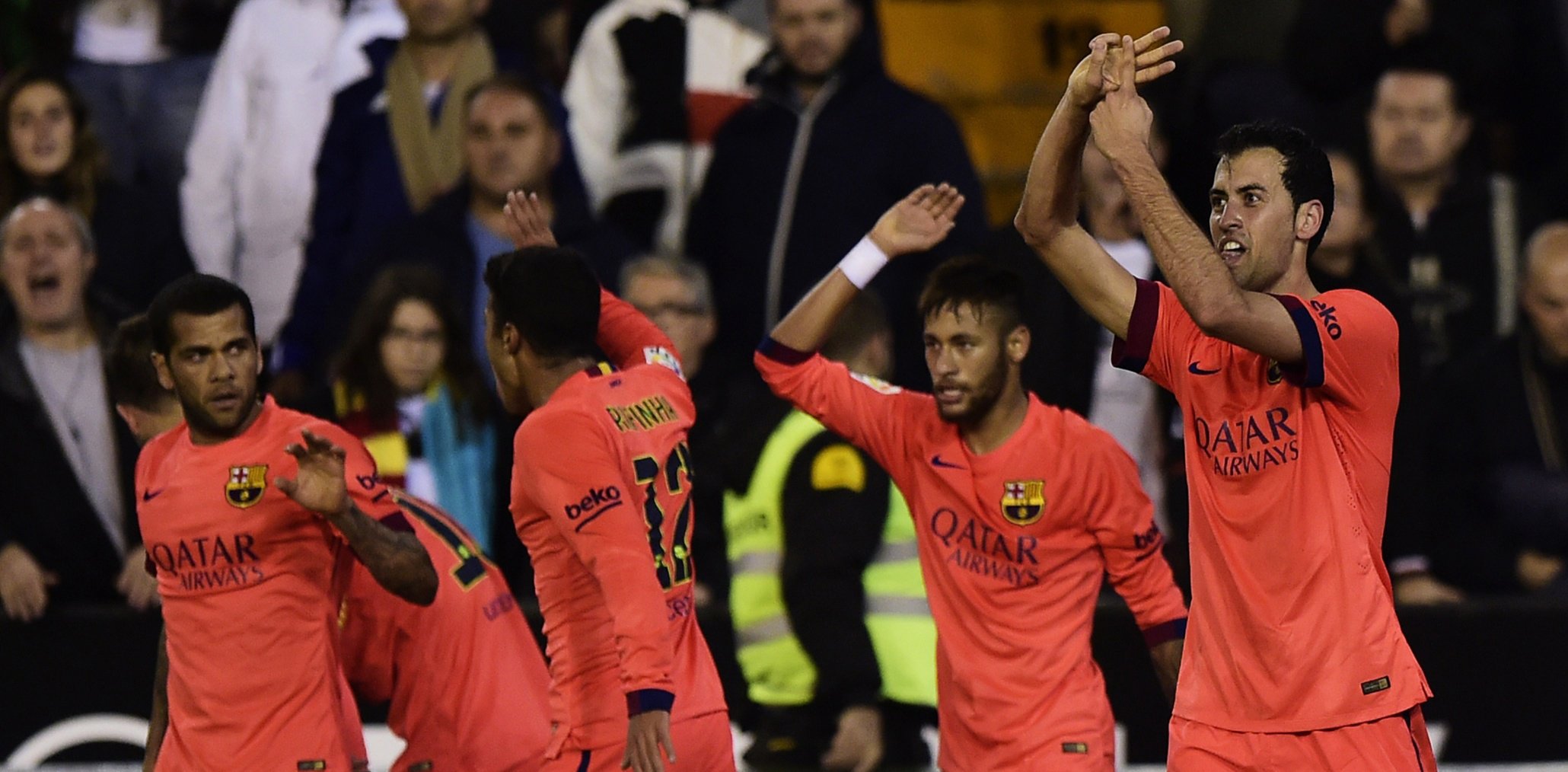 فريق برشلونة متصدر الدوري الإسباني