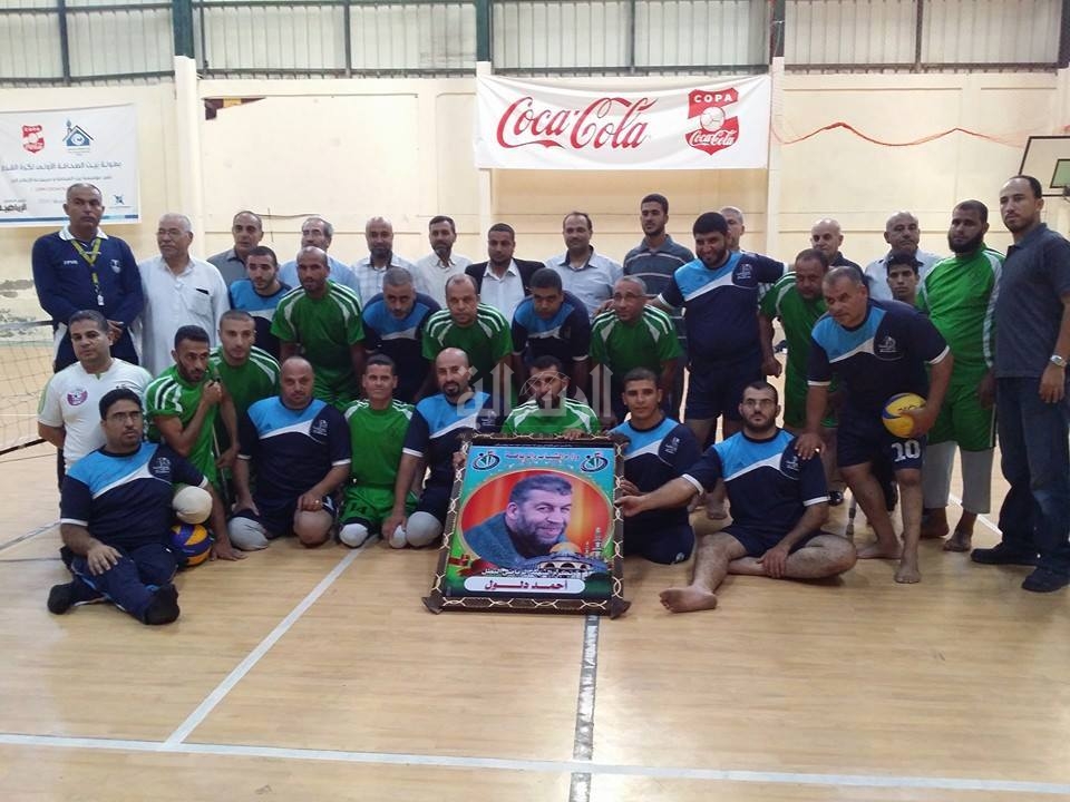 صورة جماعية للفريقين