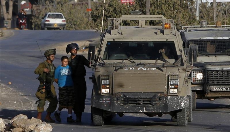 الاحتلال يعتقل طفلا "أرشيف"