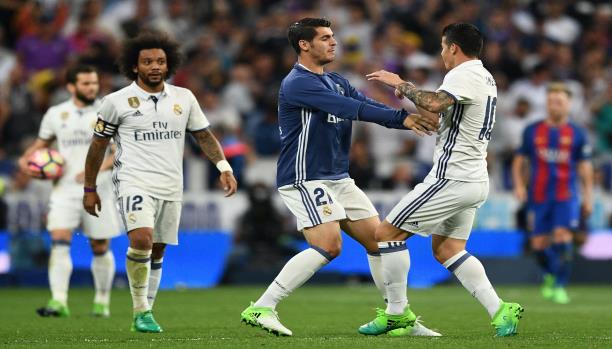 موراتا في المنتصف