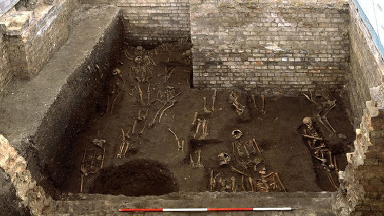 1300 قبر تحت جامعة كامبريدج لعلماء القرون الوسطى