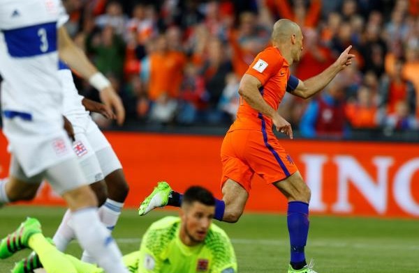 فرحة روبن بهدفه في مرمى لوكسمبورغ