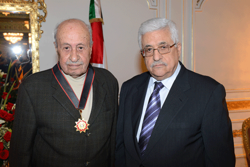 عباس يمنح نائب رئيس هيئة الأركان الفلسطيني أحمد عفانة