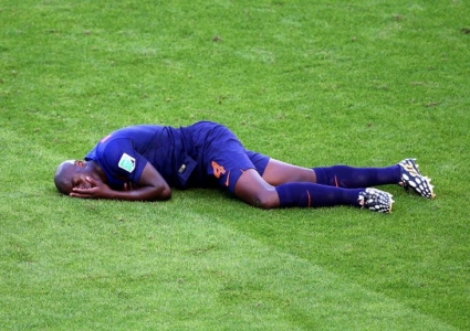 برونو مارتينس إندي ساقطا على الأرض