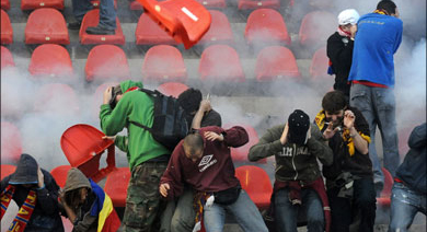 "الدوري الأرجنتيني".. قتلوا المشجع قبل بداية المباراة!