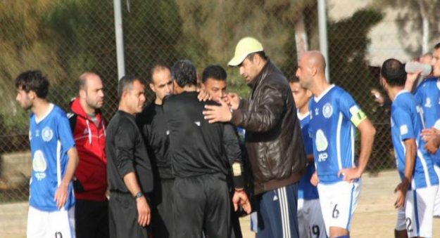 أبو شباك يعتدي على الحكم سعيد عبد الوهاب