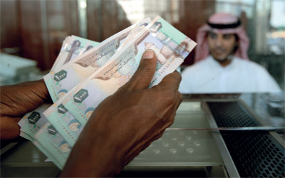 ثلثا الأسر الإماراتية تقع تحت أسوار "القروض"