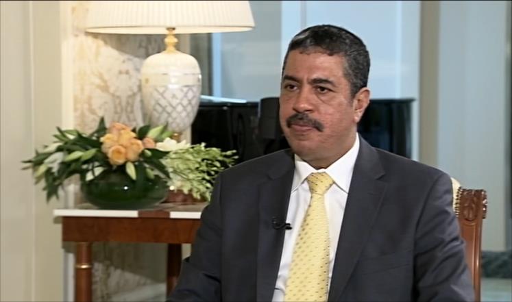 رئيس الحكومة اليمنية عاد مع فريقه الوزاري إلى عدن لإدارة شؤون البلاد