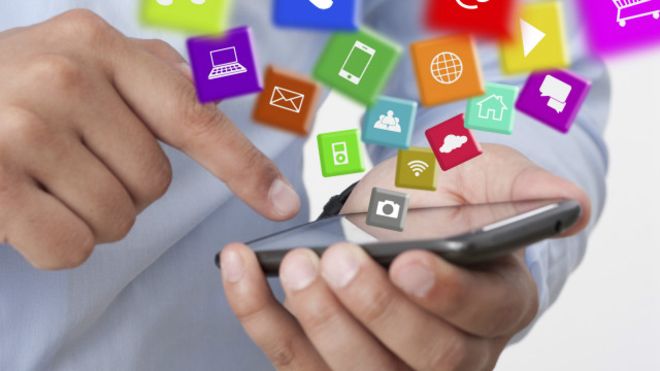 تطبيقات الهواتف الذكية "تتجسس على المستخدمين"