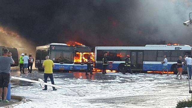 من مكان الحريق في تل أبيب