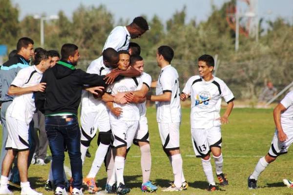 فرحة لاعبي خدمات المغازي بالفوز