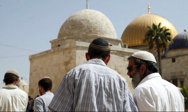 نشطاء "معهد الهيكل" في أحد الاقتحامات للأقصى