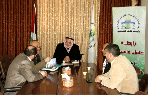 "علماء فلسطين": العمش أسلم بمحض إرادته