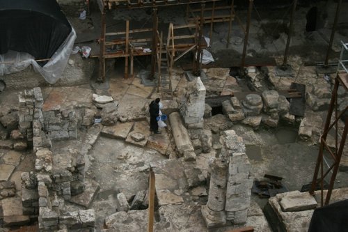 الاحتلال يهدم طبقات أثرية بالأقصى