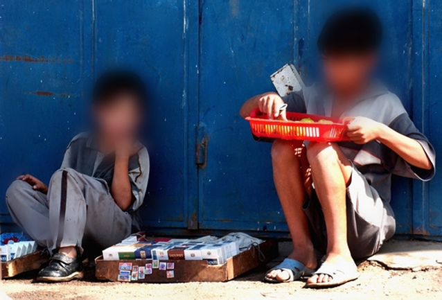 أطفال يبيعون على أرصفة الشوارع (أرشيف)