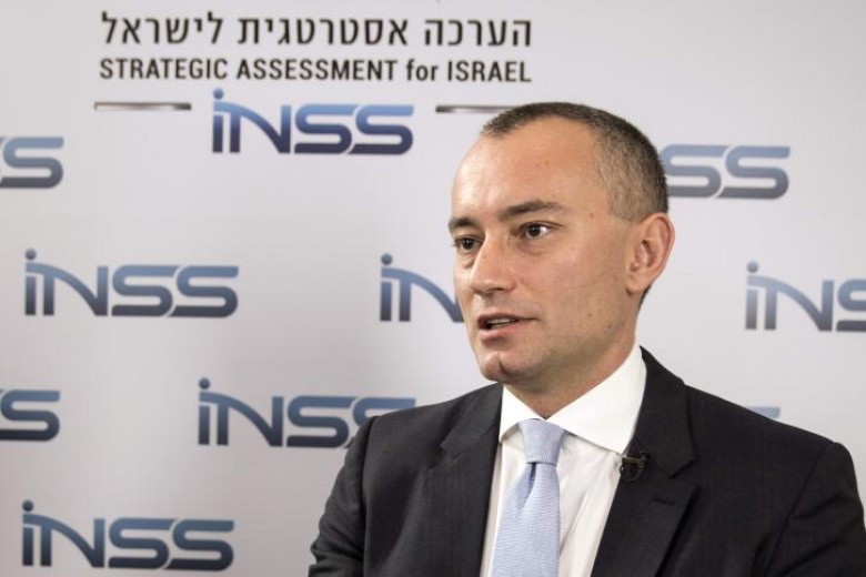 ميلادينوف: قطاع غزة على حافة انهيار كامل