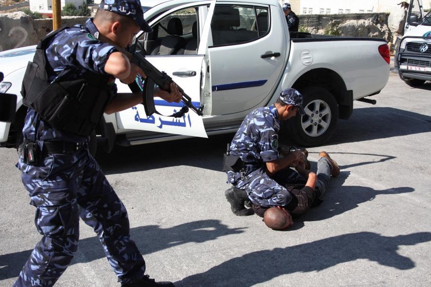 أجهزة أمن السلطة تعتقل شاب (الأرشيف)