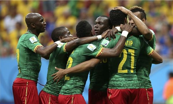 فرحة المنتخب الكاميروني بالهدف