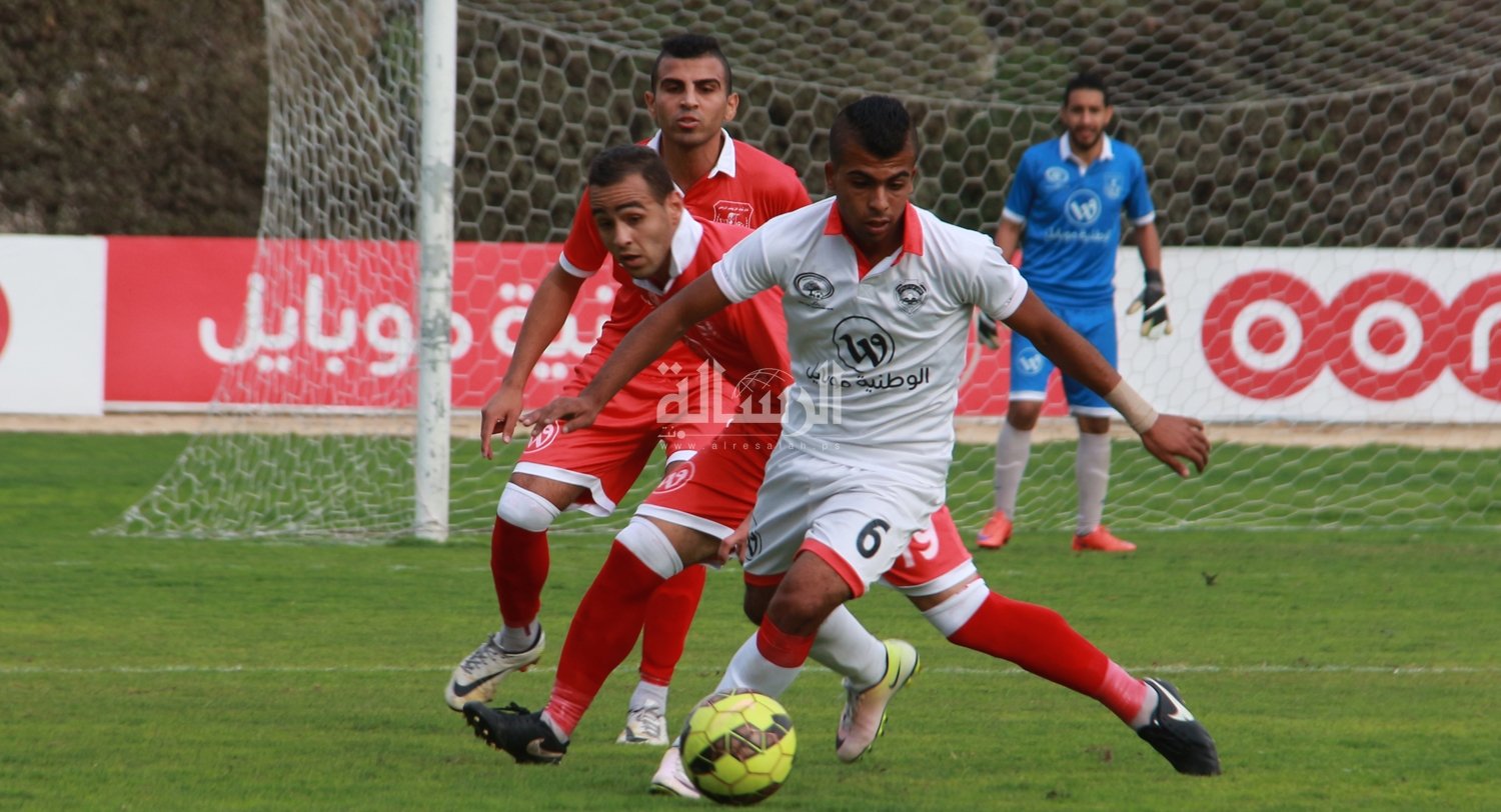 جانب من مباراة سابقة بين غزة الرياضي وشباب خانيونس