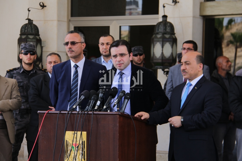 جانب من مؤتمر الحكومة بغزة