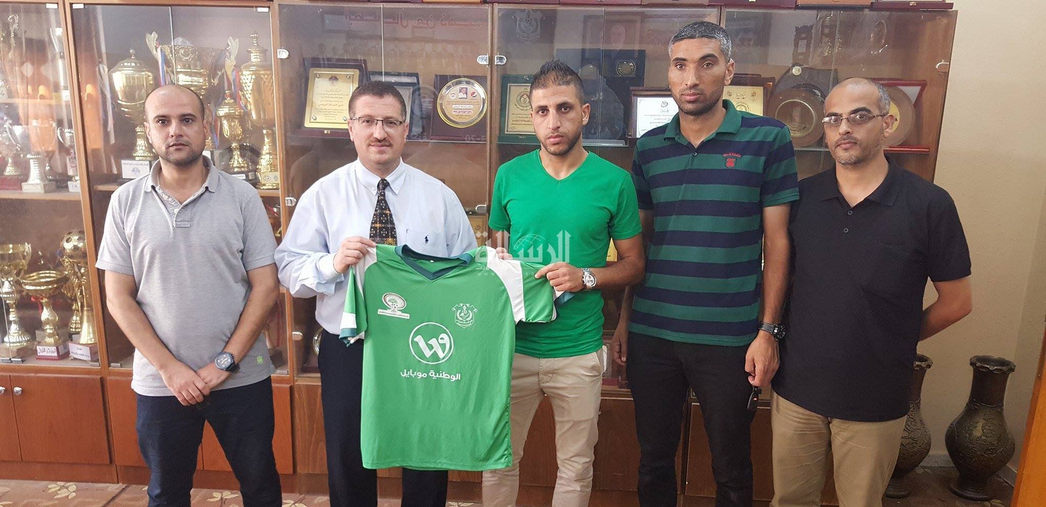الصداقة تعاقد مع بركات